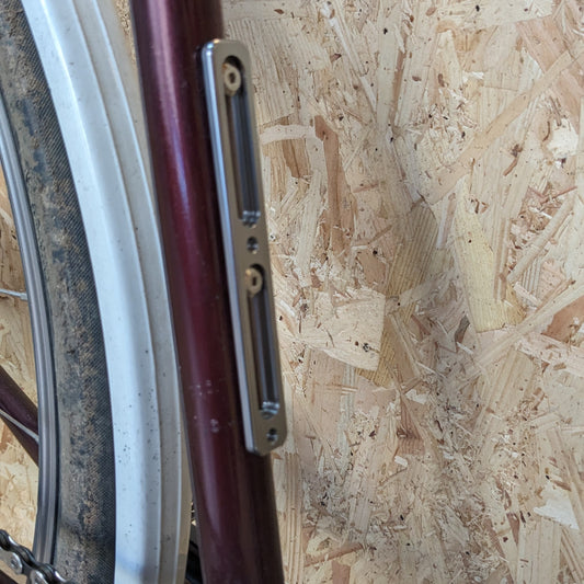 Bottle cage adjustor bracket
