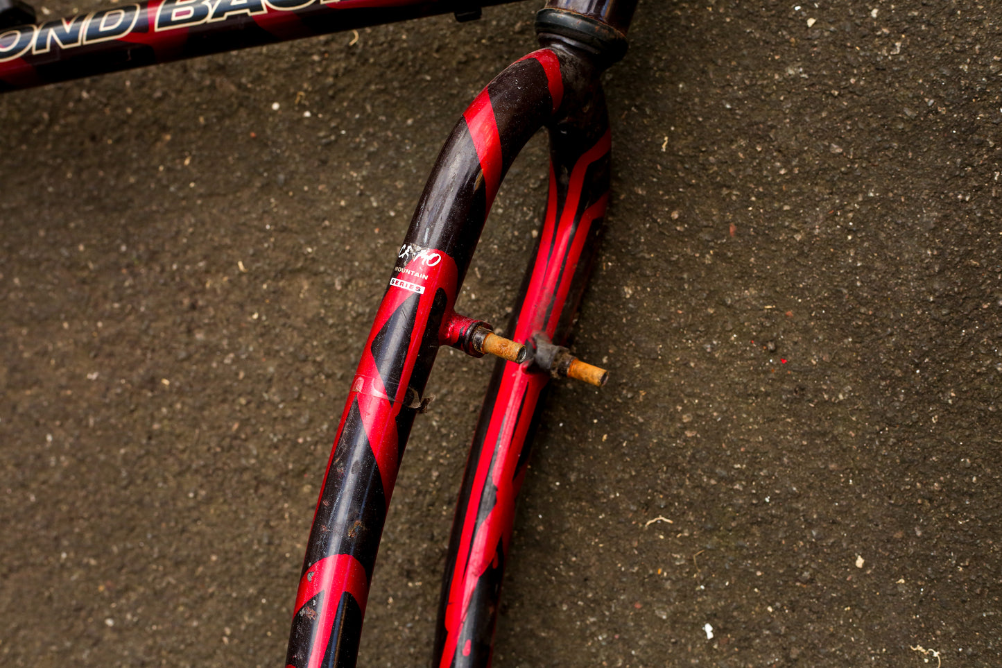 Diamondback Sorrento (Black / Red)